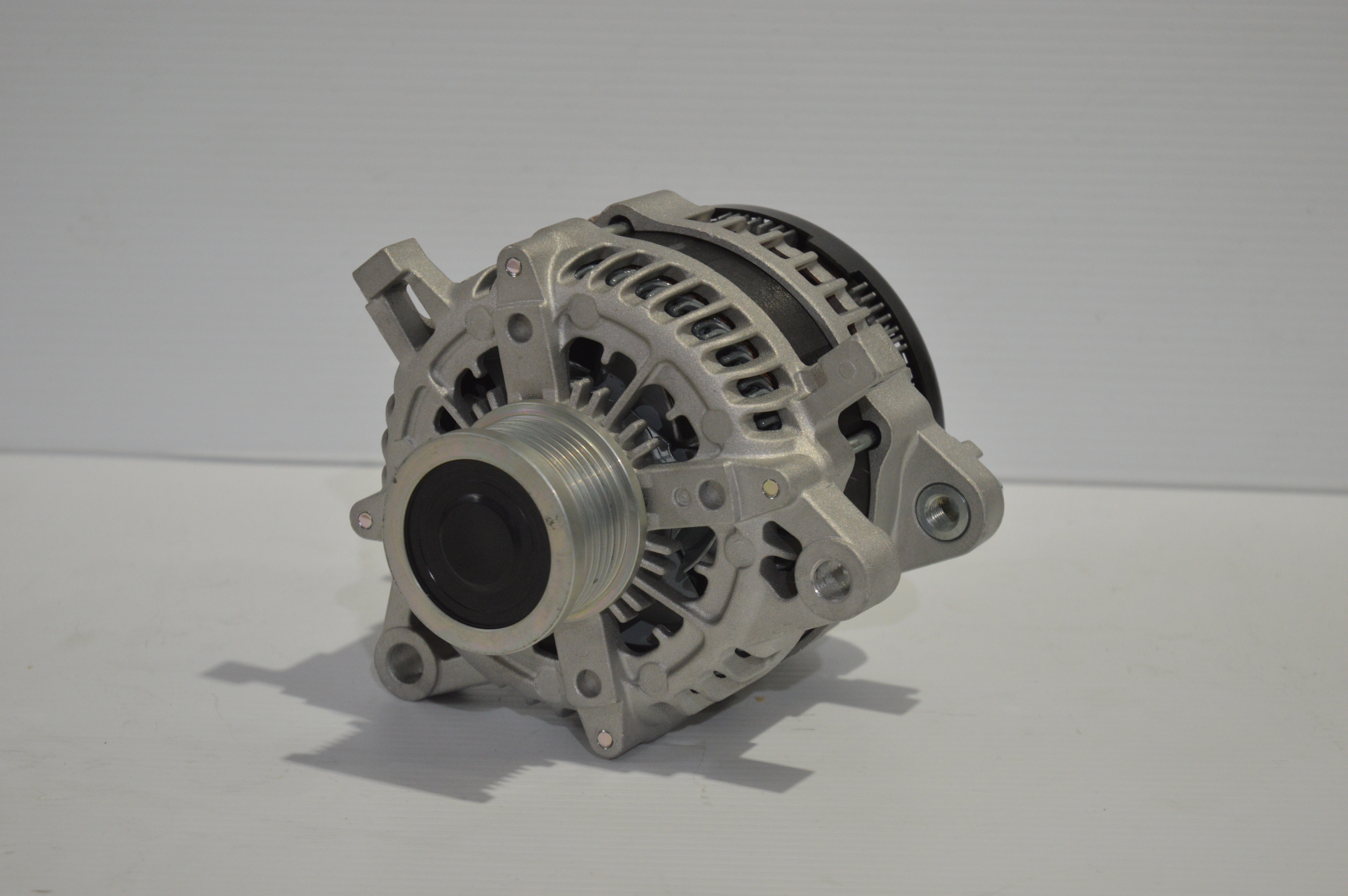 Toyota Hilux 2.8 Diesel 220 amp alternator. Replaces OEM 80 amp unit and OEX DXA 4184
