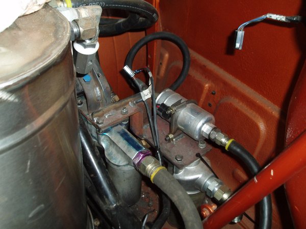 Fuel pump and filter positioned in the boot.